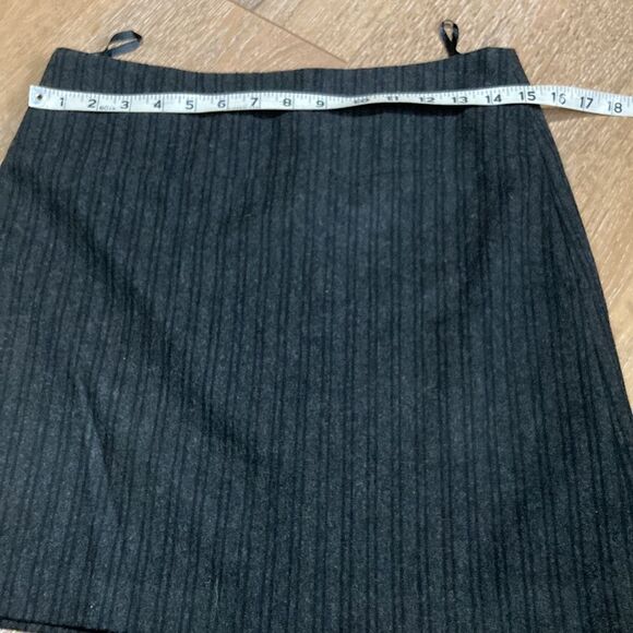 Banana republic factory wool blend skirt with some stretch size 4 - Picture 7 of 9